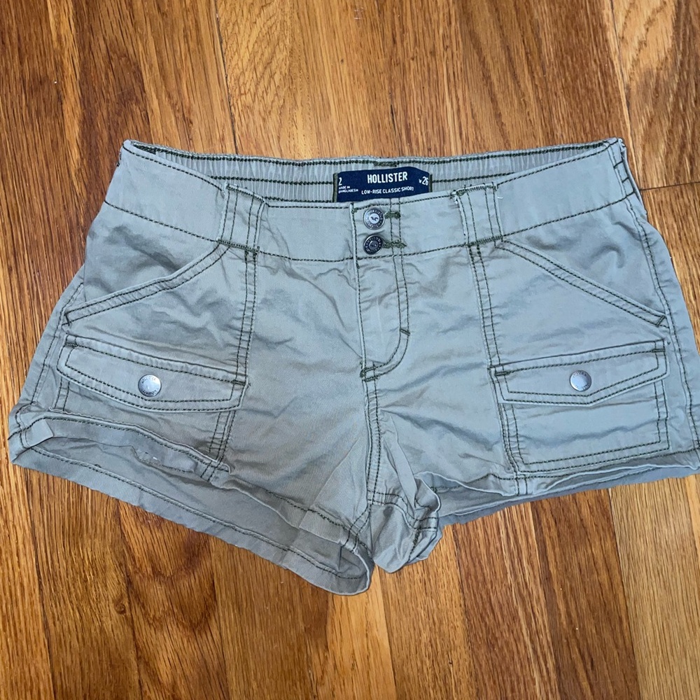 Hollister Women's Green Low Rise Shorts
